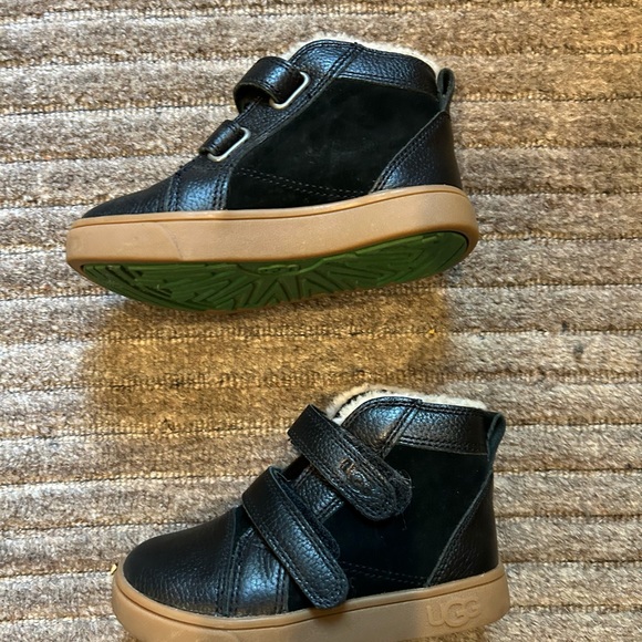 Ugg High top sneakers Toddler /Little Boy size 8 - Picture 2 of 4
